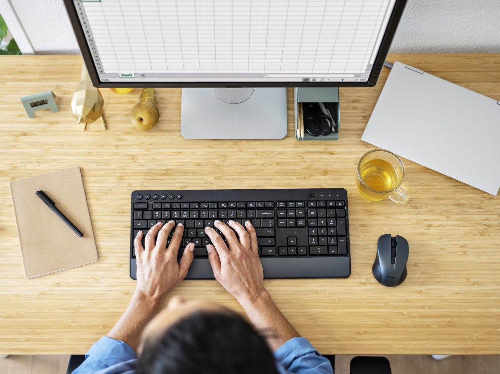 Teclado Trust Trezo Inalámbrico Completo Con Ratón Incluido Y Teclas Multimedia