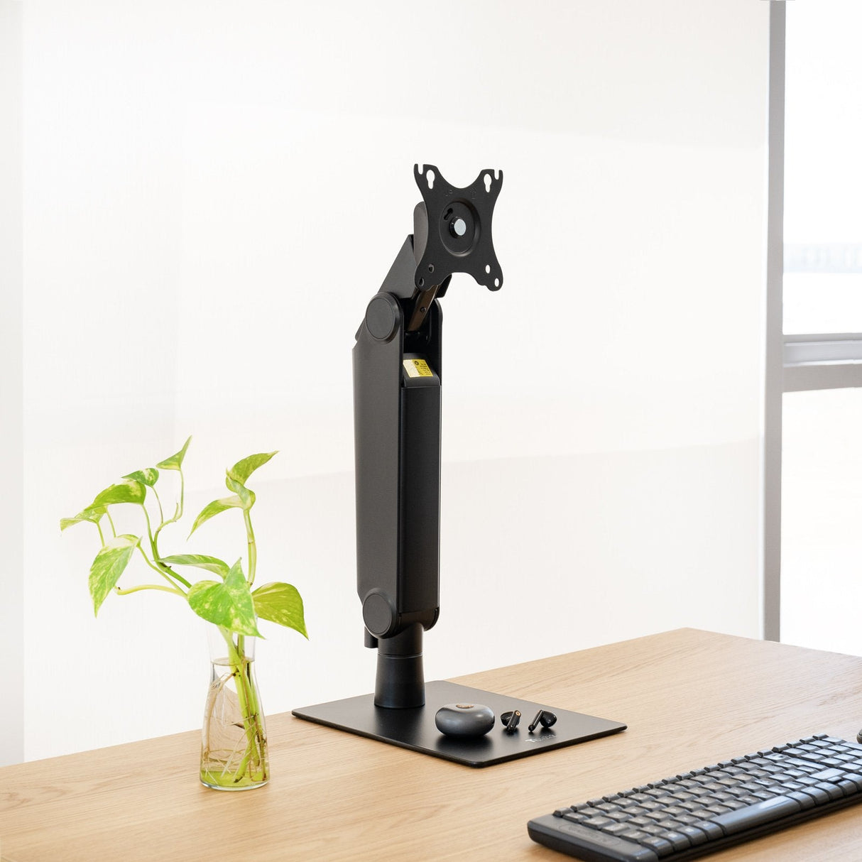 Soporte De Mesa Para Monitor Tooq Db1741tn-B Giratorio Inclinable Hasta 8kg