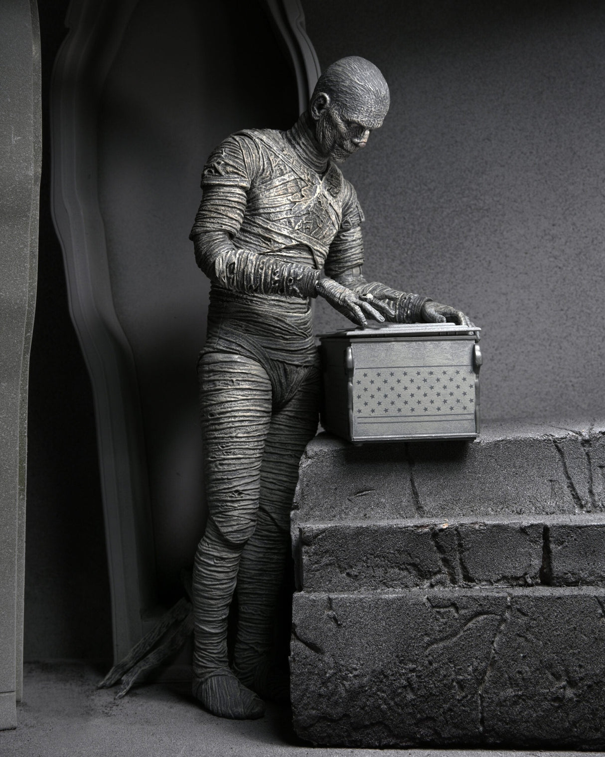 Figura Ultimate Mummy Black And White Universal Monsters 18cm