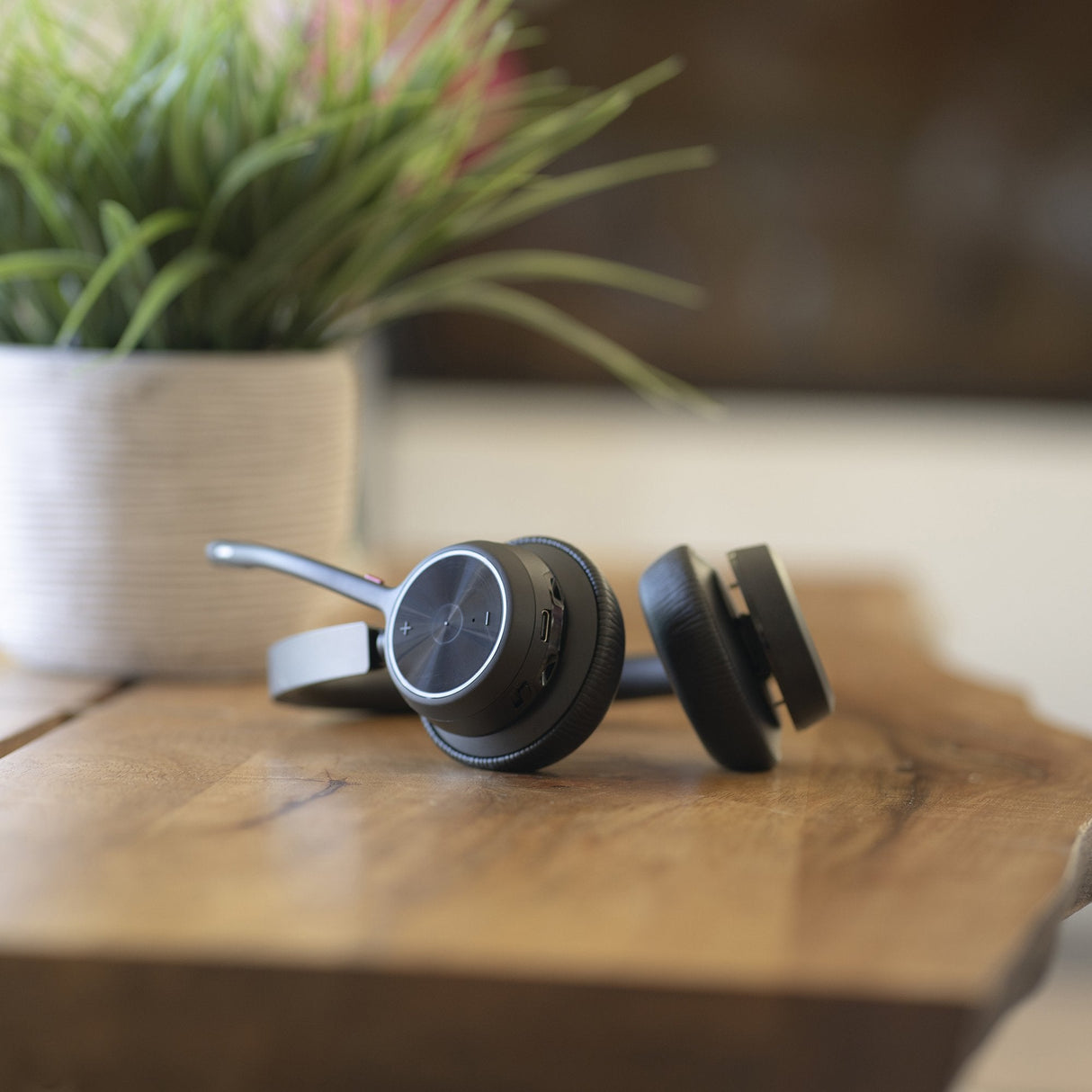 EAN 0197029611611 - Poly Voyager 4320 USB-C Headset +BT700 dongle +Charging Stand Inalámbrico Diadema Llamadas/Música USB Tip imagen 5
