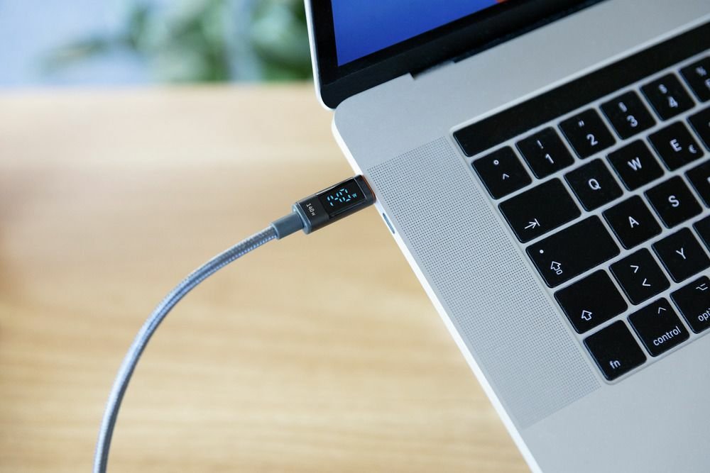 Cable Ansmann Usb 2.0 , Usb-C Stecker > Usb-C Stecker (Anthrazit, 2,0 Meter, Pd 3.1,  Laden Mit Bis Zu 140 Watt, Gesleevt, Integriertes Led Display) 1700-0171