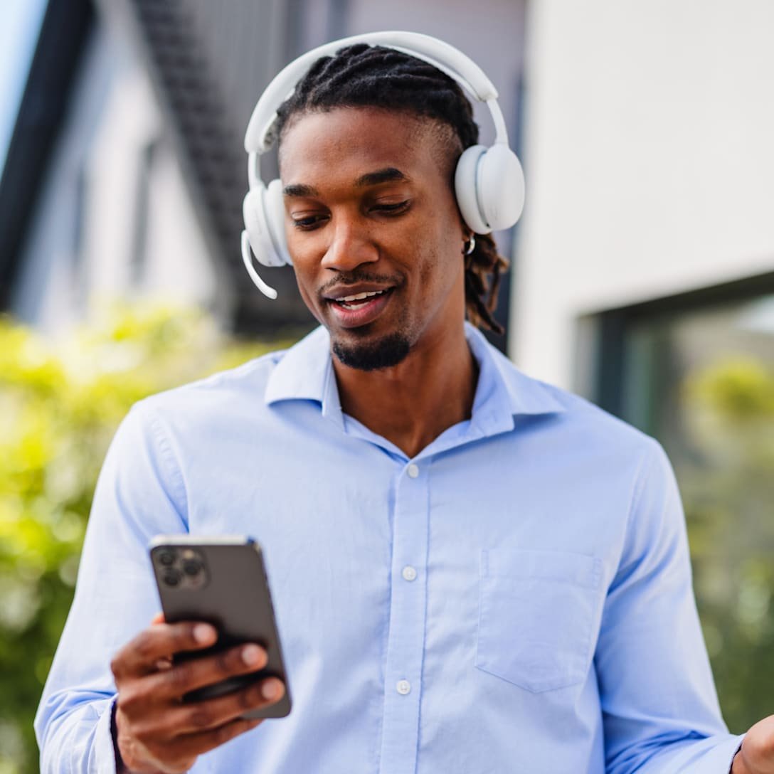 Auriculares Logitech Zone Wireless 2 Inalámbricos Bluetooth Con Cancelación De Ruido Blanco Crudo