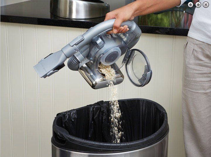 EAN 5035048458648 - Black & Decker PD1820LF aspiradora de mano Negro, Cromo Sin bolsa imagen 11