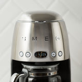 EAN 8017709280543 - Smeg DCF02SSEU cafetera eléctrica Totalmente automática Cafetera de filtro 1,4 L imagen 9