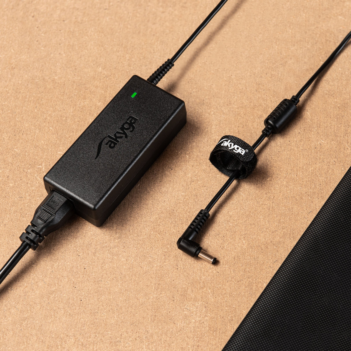 EAN 5901720137876 - Akyga AK-ND-79 adaptador e inversor de corriente Interior 87 W Negro imagen 4