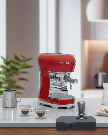 EAN 8017709324797 - Smeg ECF02RDEU cafetera eléctrica Manual Máquina espresso 1,1 L imagen 12