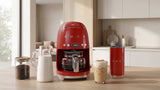 EAN 8017709280505 - Smeg DCF02RDEU cafetera eléctrica Totalmente automática Cafetera de filtro 1,4 L imagen 5
