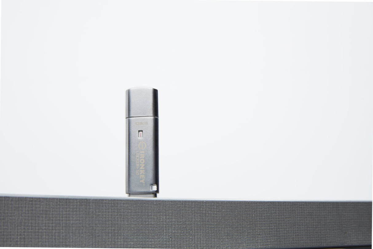EAN 0740617329391 - Kingston Technology IronKey Locker+ 50 unidad flash USB USB tipo A 3.2 Gen 1 (3.1 Gen 1) Plata imagen 5