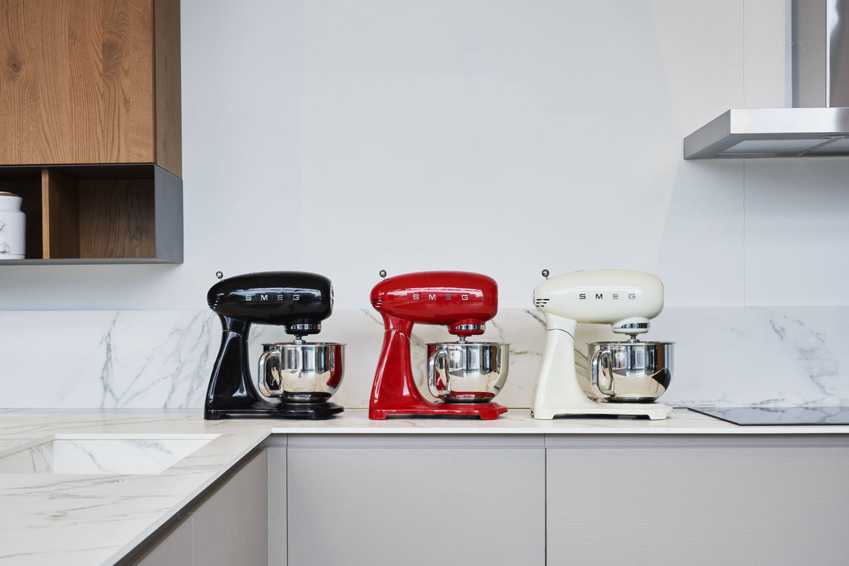 EAN 8017709269159 - Smeg SMF03CREU batidora Batidora de varillas 800 W Crema de color imagen 14