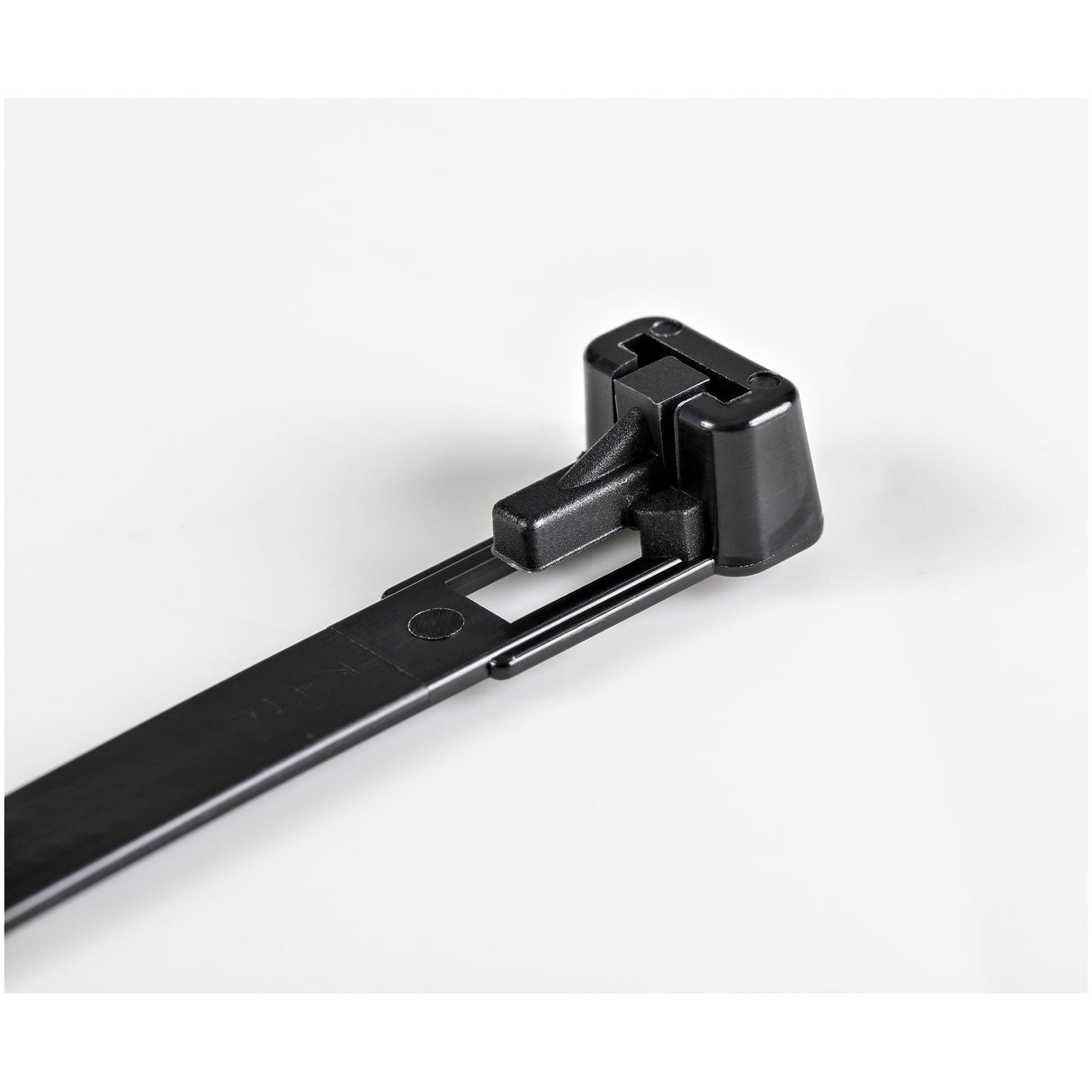 EAN 65030890465 - StarTech.com CBMZTRB8BK presilla Brida reutilizable Nylon, Plástico Negro 100 pieza(s) imagen 2