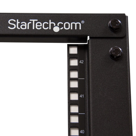 EAN 0065030855211 - StarTech.com 4POSTRACK42 armario rack Rack o bastidor independiente Negro imagen 2