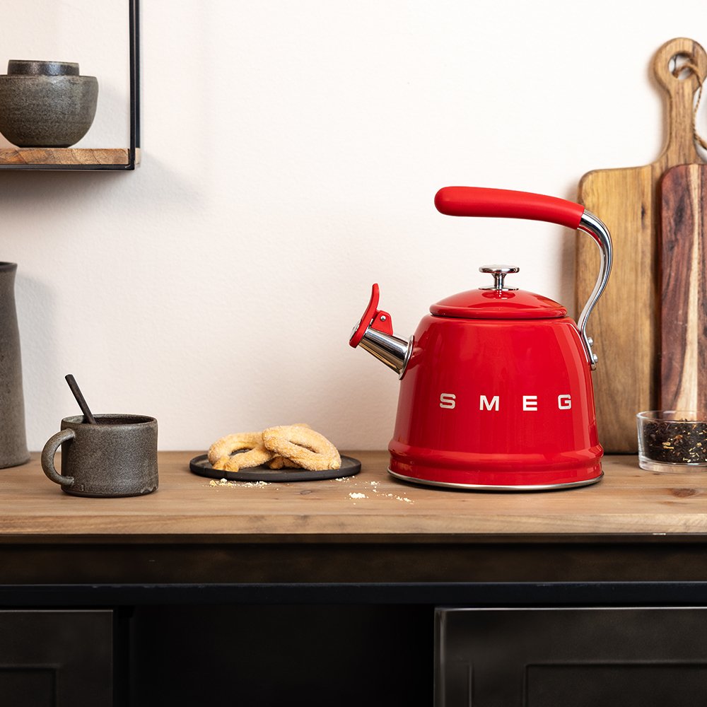 Hervidor De Agua Smeg Estilo Años 50 Rojo Wkf01rd