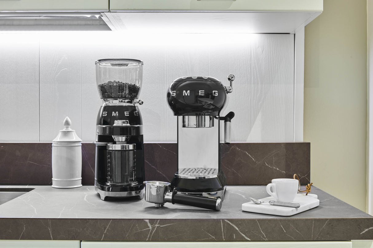 EAN 8017709317966 - Smeg CGF11BLEU molinillo de café 150 W Negro imagen 15