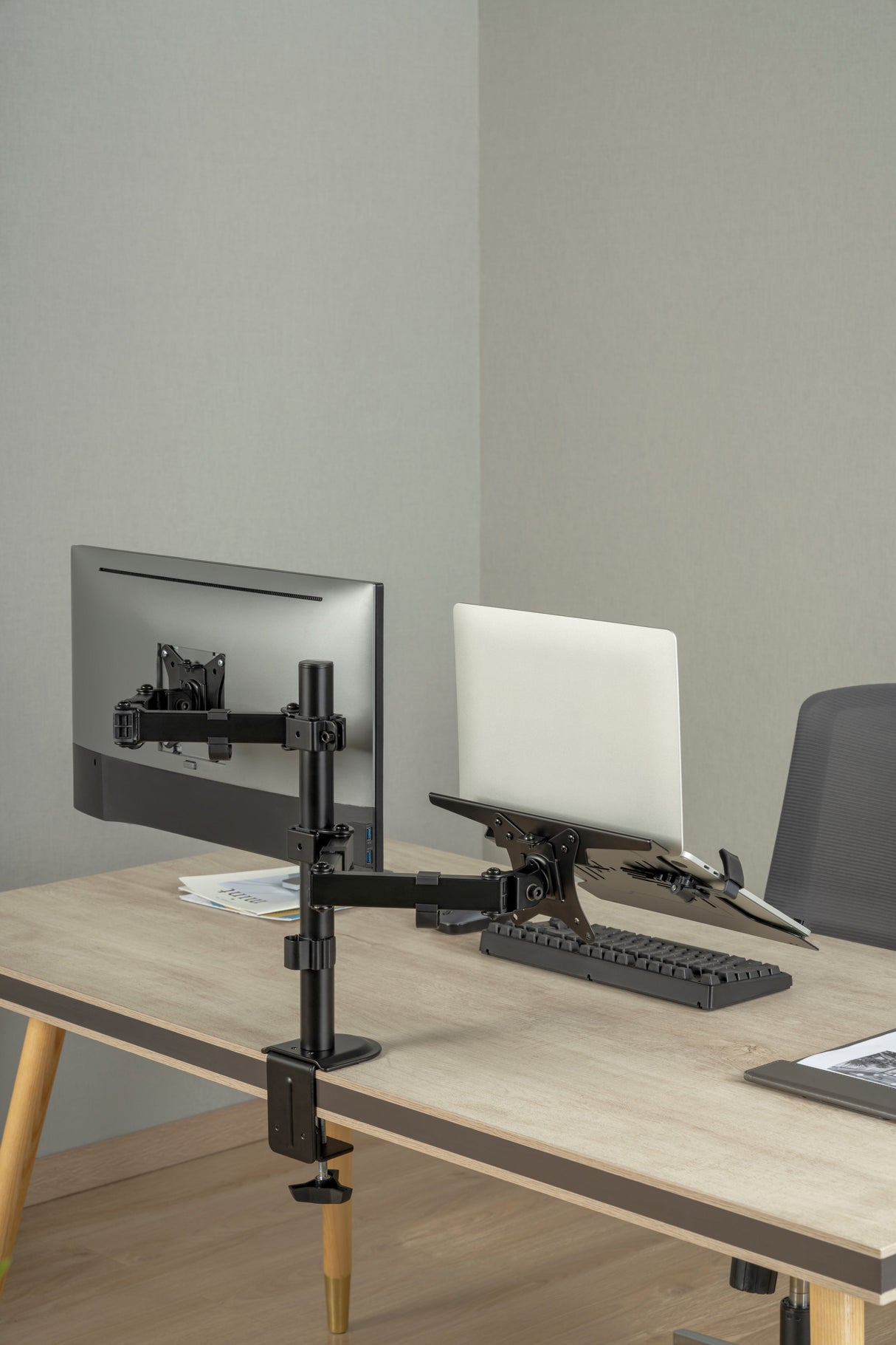Gembird Ma-Da-03 Adjustable Desk Mount With Monitor Arm And Portátil Tray