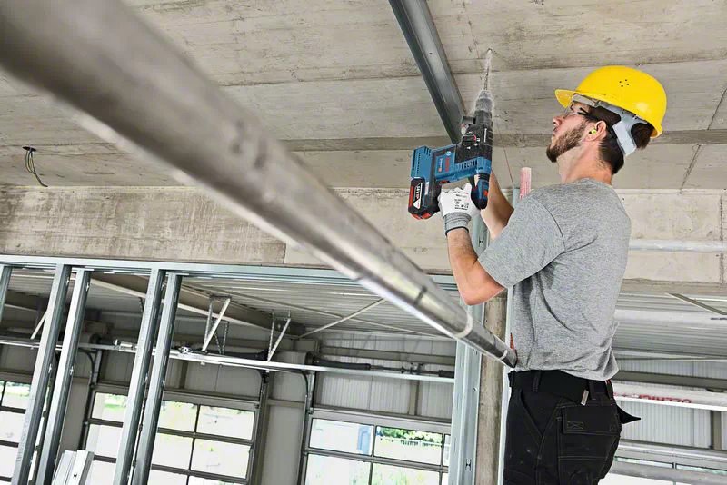 Taladro Percutor Inalámbrico Bosch Professional Gbh 18v-26 F Professional, 18 Voltios Azul/Negro, 2 Baterías Procore18v 5,5 Ah, L-Boxx 061191000f