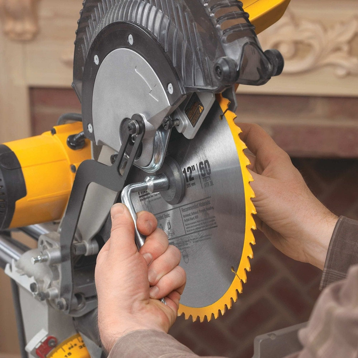 Dewalt Ingleteadora Telescopica Dws780-Qs (1675w; 305 Mm)