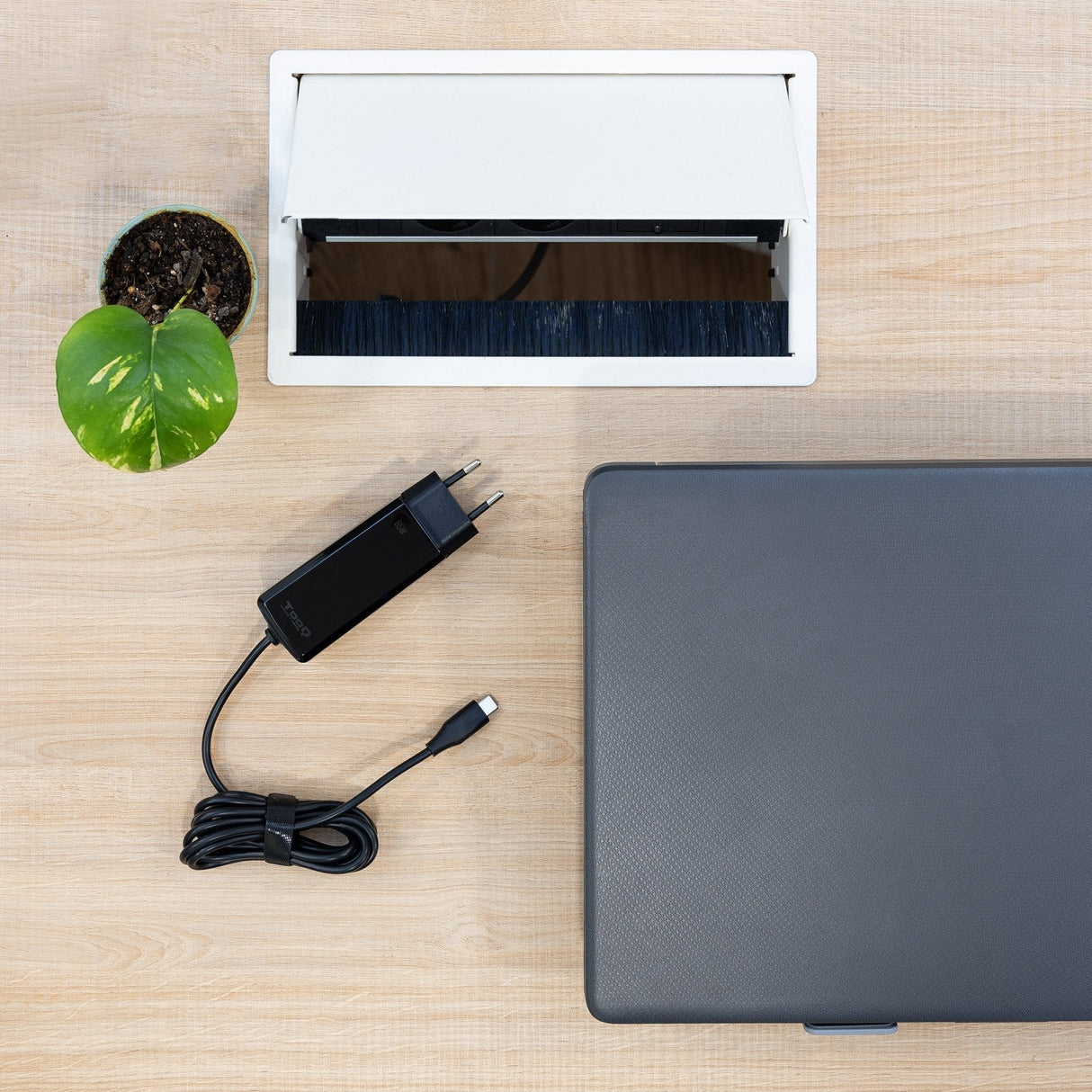 Cargador Portátil Gan Usb-C Pd 65w, Cúbico Negro