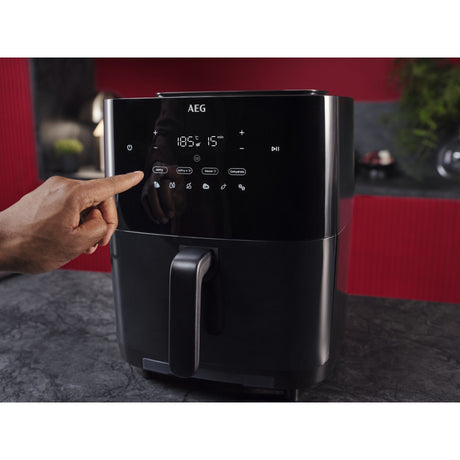 EAN 7333394032634 - AEG AAF7SB Sencillo 6,9 L 1700 W Freidora de aire caliente Negro imagen 9