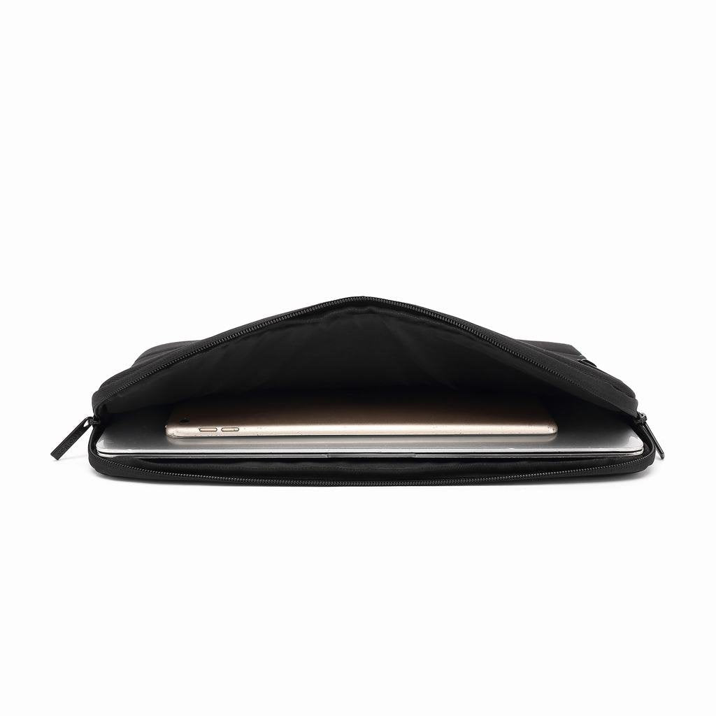 Coolbox Funda Impermeable Para Mini Ordenador Portátil 11.6" O Tablet (32,5 X 24 Cm). Negro Y Azul