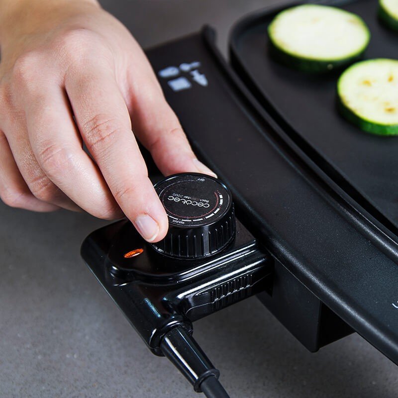 Plancha Cecotec Black&Water 2500 Tamaño 450*250mm