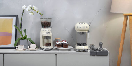 EAN 8017709317973 - Smeg CGF11CREU molinillo de café 150 W Crema de color imagen 11