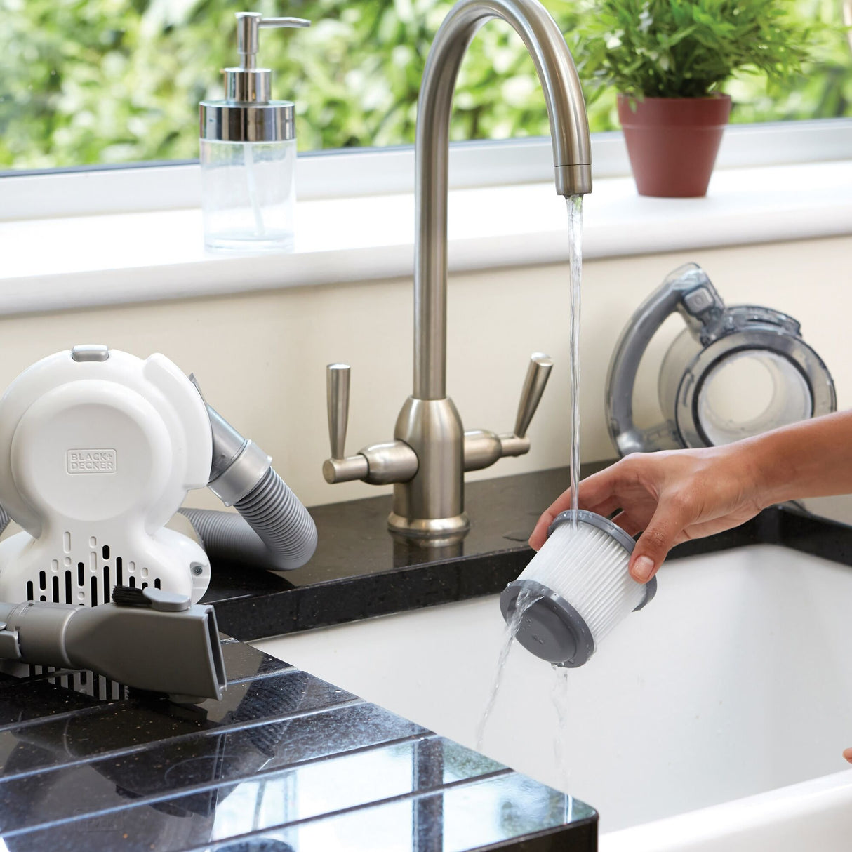 EAN 5035048458624 - Black & Decker PD1820L-QW aspiradora de mano Cromo Sin bolsa imagen 19