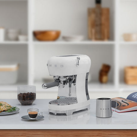 EAN 8017709324810 - Smeg ECF02WHEU cafetera eléctrica Manual Máquina espresso 1,1 L imagen 6