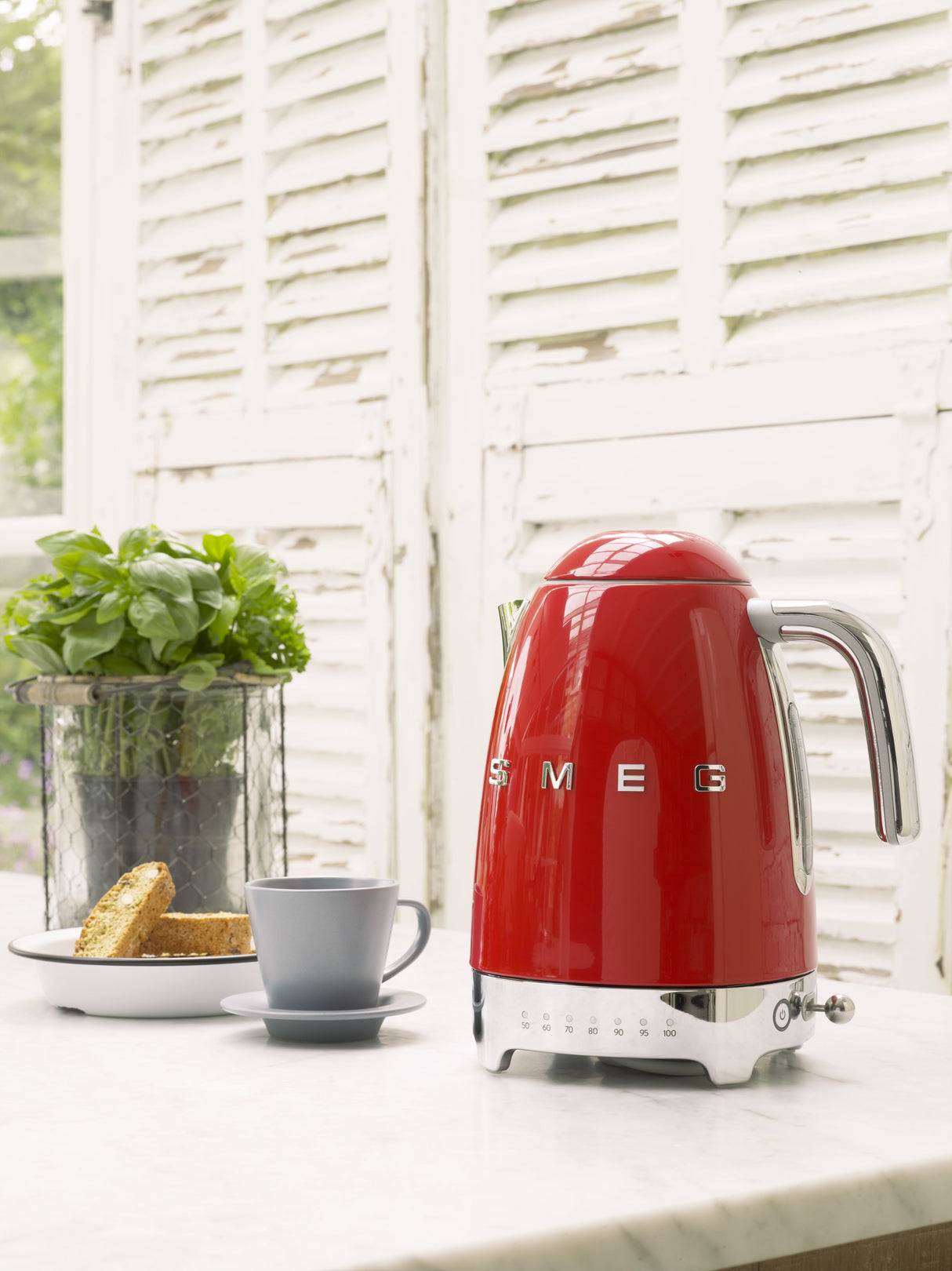 EAN 8017709231675 - Smeg KLF04RDEU tetera eléctrica 1,7 L 2400 W Rojo imagen 5