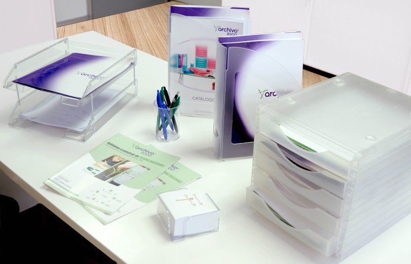 Archivo 2000 Bandeja Apilable Fondo Liso Opcional Uso De Varillas Elevadoras Formato Din A4 Y Folio 340x260x60 Cristal Transparente (Varillas Elevadoras No Incluidas)