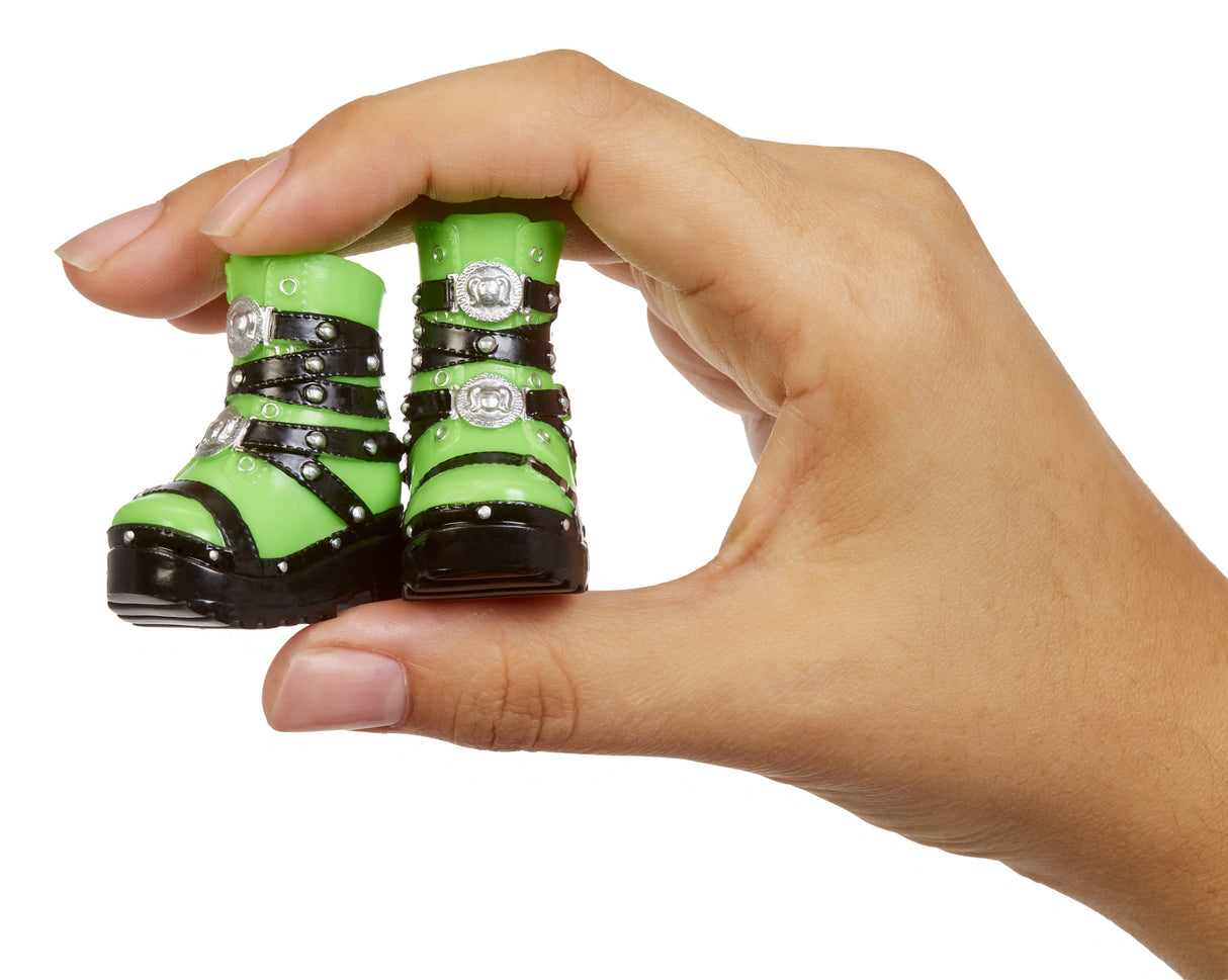 EAN 0035051586074 - Rainbow High Accessories Studio Series 1, S Assortment in PDQ Zapatos de muñeca imagen 11
