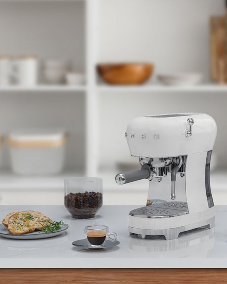 EAN 8017709324810 - Smeg ECF02WHEU cafetera eléctrica Manual Máquina espresso 1,1 L imagen 11