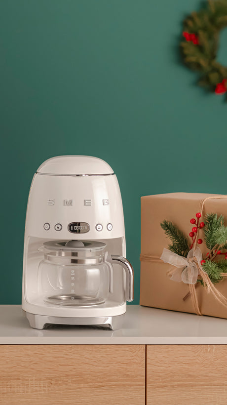 EAN 8017709280499 - Smeg DCF02CREU cafetera eléctrica Manual Cafetera de filtro 1,4 L imagen 18