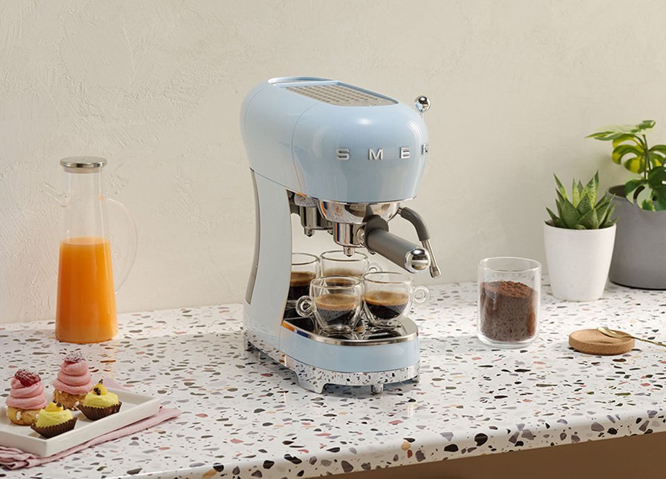 EAN 8017709324766 - Smeg ECF02PBEU cafetera eléctrica Manual Máquina espresso 1,1 L imagen 24