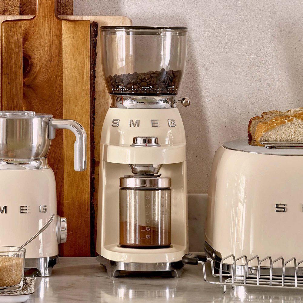 EAN 8017709317973 - Smeg CGF11CREU molinillo de café 150 W Crema de color, Transparente imagen 6