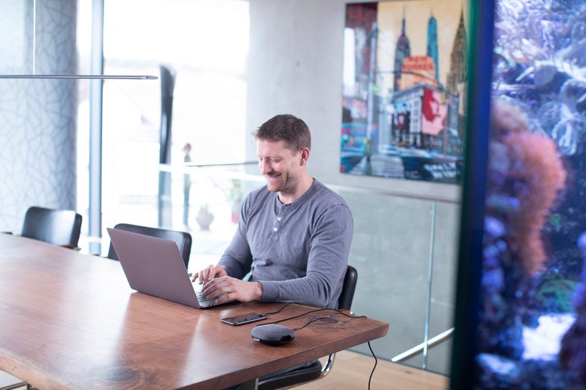 Brennenstuhl Cargador Inalámbrico De Tela  2,0 A  10 W  Negro