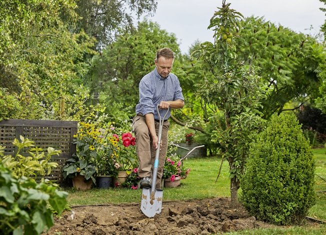 Gardena 17001-20 Pala Y Paleta Pala De Metal Con Cabeza Puntiaguda Ergonómica Para Drenaje Acero Negro