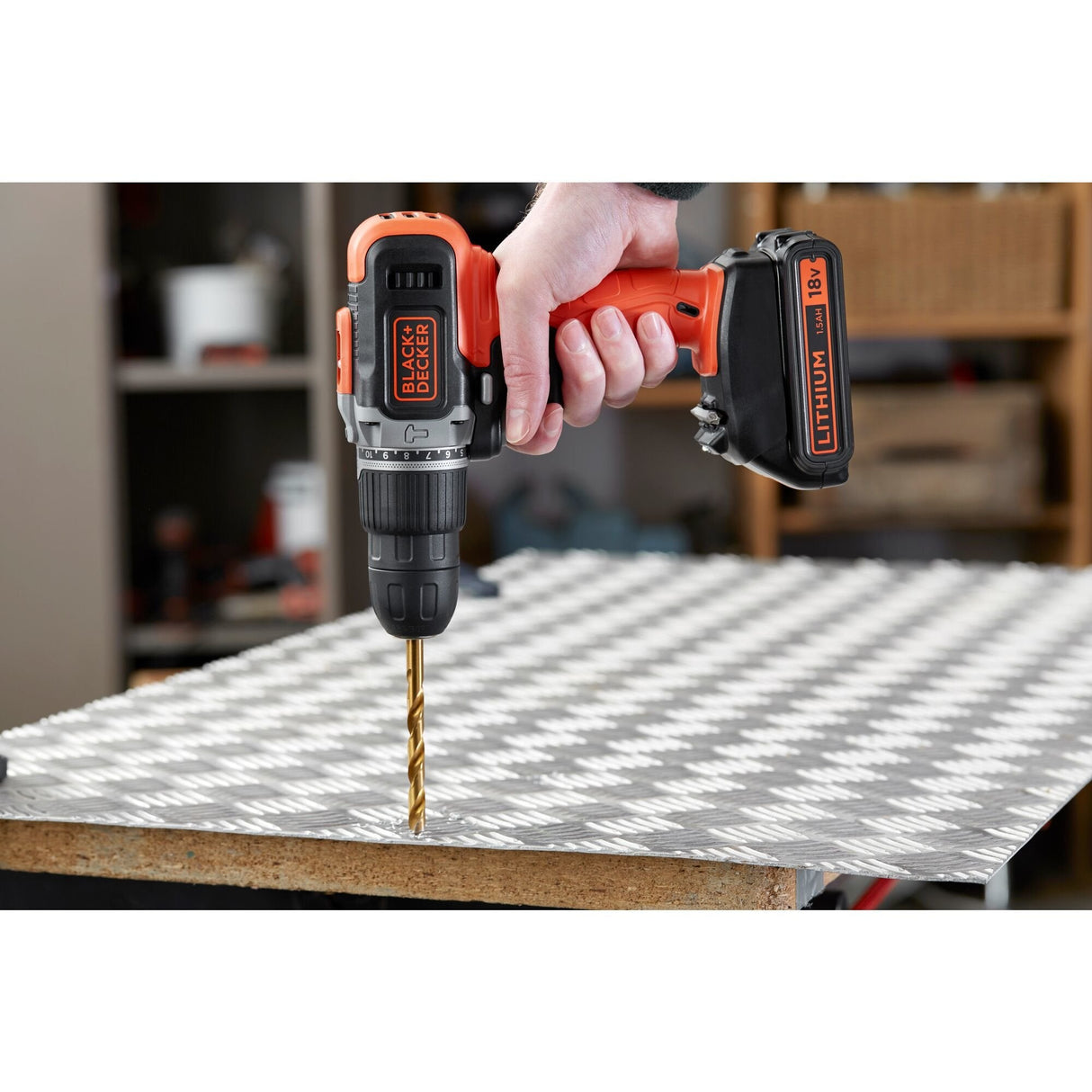 Taladro Black & Decker Bcd003c2k-Qw  1400 Rpm Sin Llave Negro, Rojo