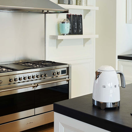 EAN 8017709231811 - Smeg KLF04WHEU tetera eléctrica 1,7 L 2400 W Blanco imagen 7