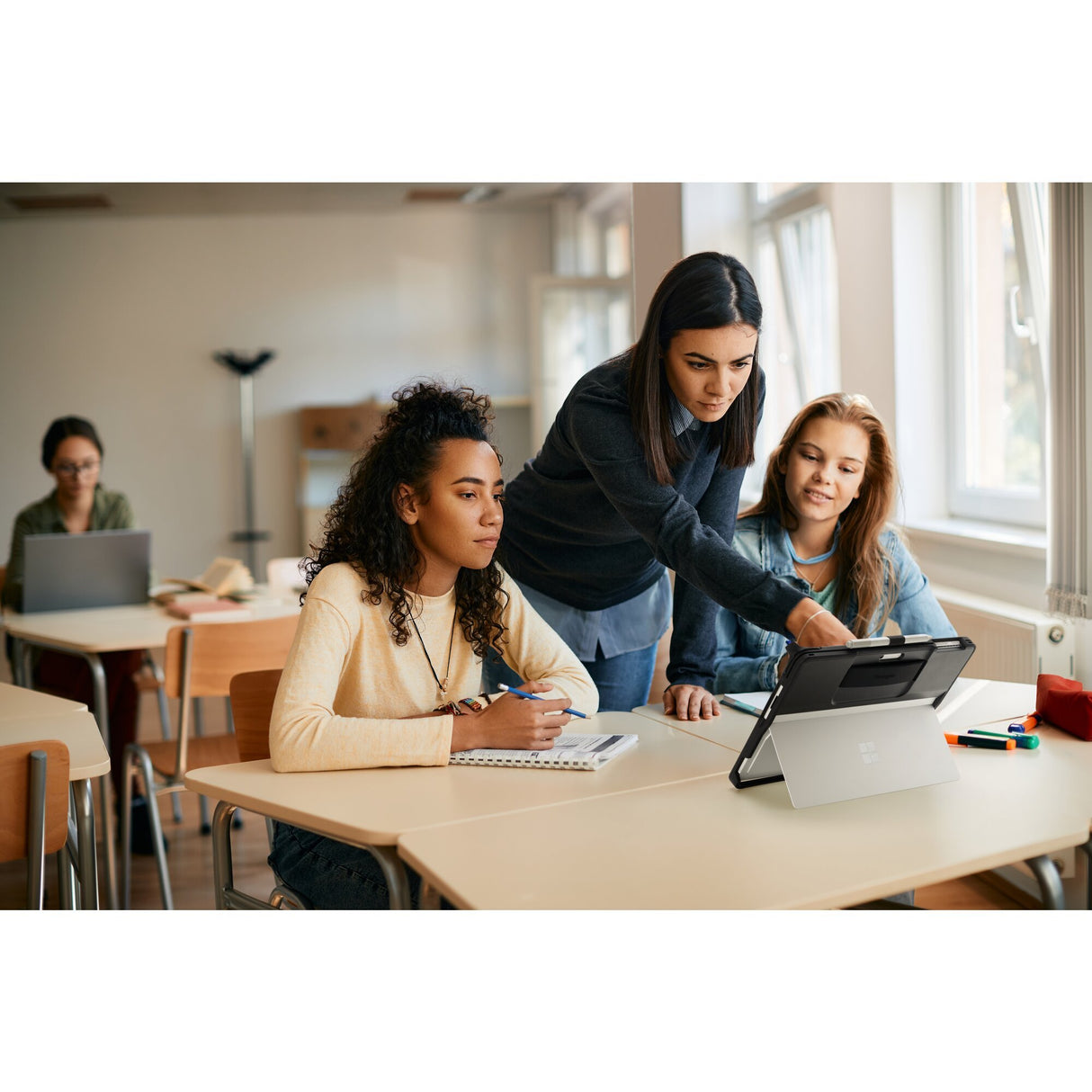 EAN 0085896975038 - Kensington BlackBelt 33 cm (13") Negro, Blanco imagen 6