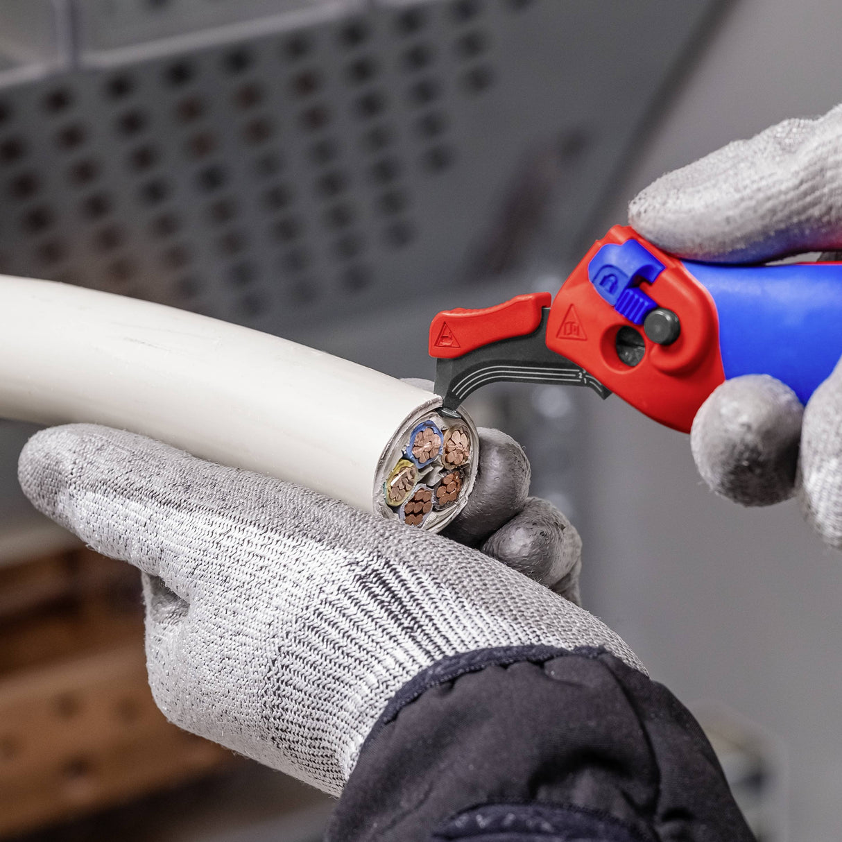 EAN 4003773089902 - Knipex 16 50 145 SB no categorizado imagen 10