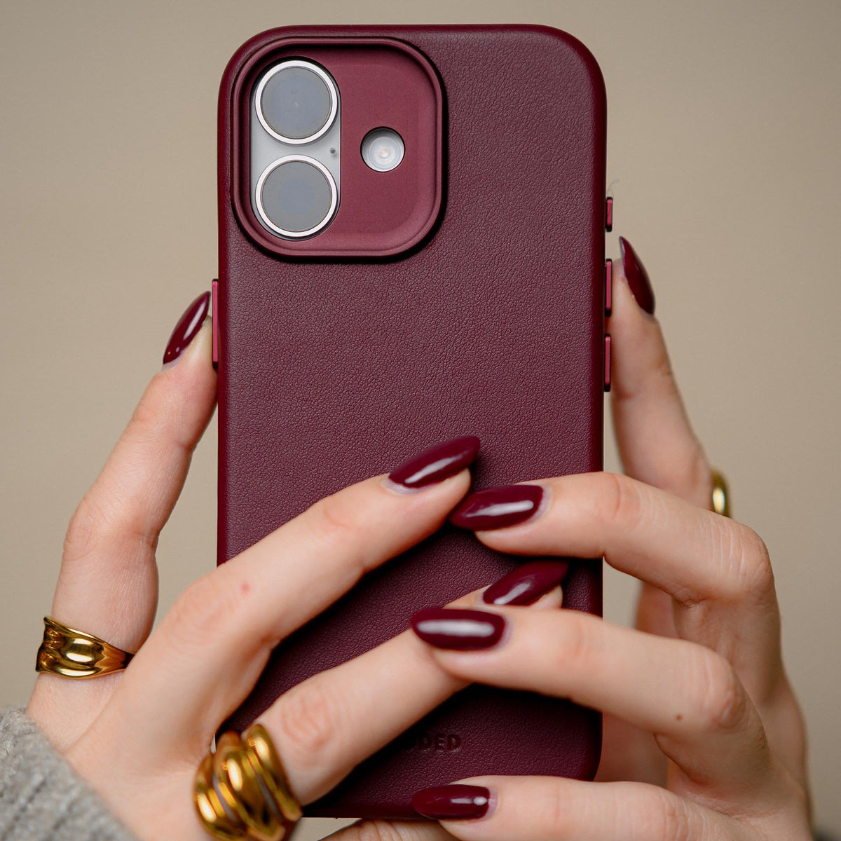Decoded Leather Backcover Iphone 17 Dark Ruby