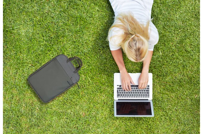 Funda Kensington Eco Para Portátil Y Tablet Para Dispositivos De Hasta 14"