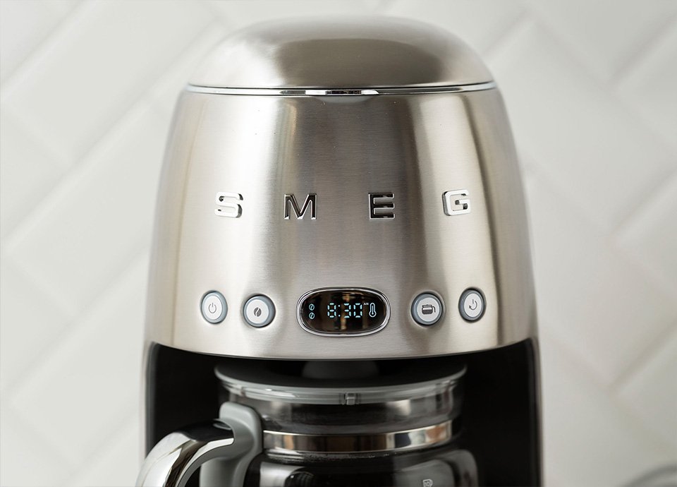 EAN 8017709280543 - Smeg DCF02SSEU cafetera eléctrica Totalmente automática Cafetera de filtro 1,4 L imagen 14