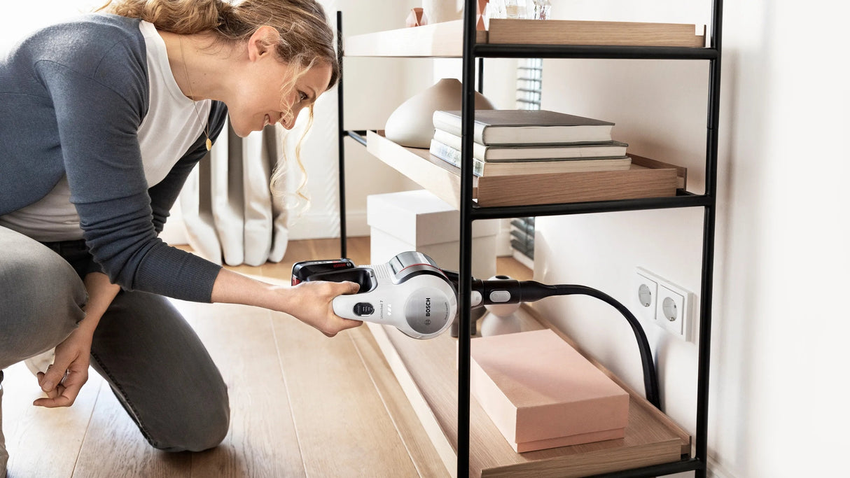 EAN 4242005307012 - Bosch BCS711XXL aspiradora de pie y escoba eléctrica Aspiradora escoba Batería Secar Sin bolsa 0,3 L Blan imagen 14