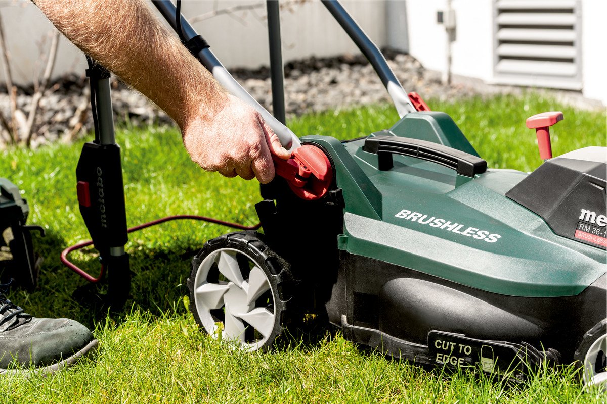 Cortacésped  Metabo Rm 36-18 Ltx Bl 36  De Empuje A Gasolina Batería Negro