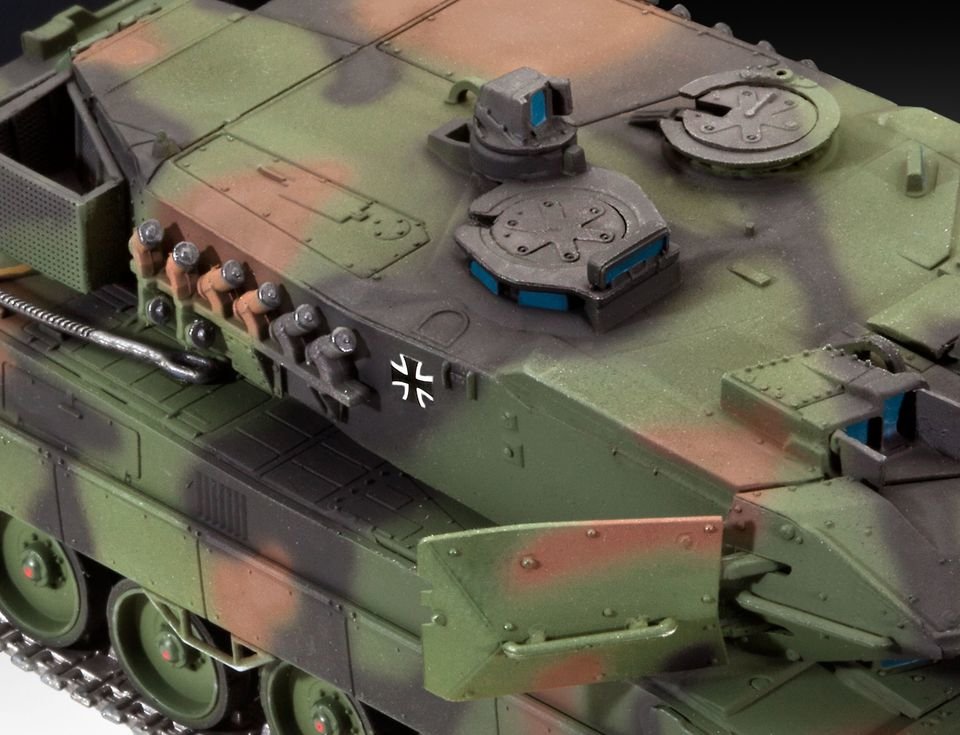 EAN 4009803031804 - Revell Leopard 2 A6/A6M Tank model Kit de montaje 1:72 imagen 3