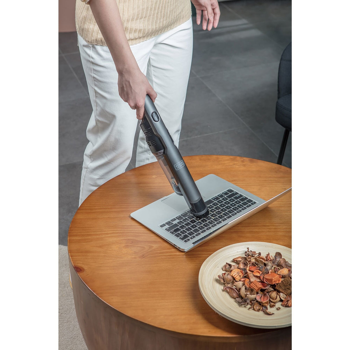 Aspiradora De Mano  Black & Decker Dvc320b21-Qw Titanio