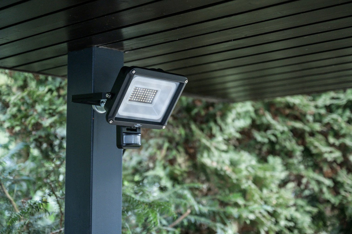 Brennenstuhl Foco Jaro 4060 P (Proyector Led De Pared Para Exteriores Ip65, 30w, 3450lm, 6500k, Con Detector De Movimiento Y Sensor Crepuscular), Black