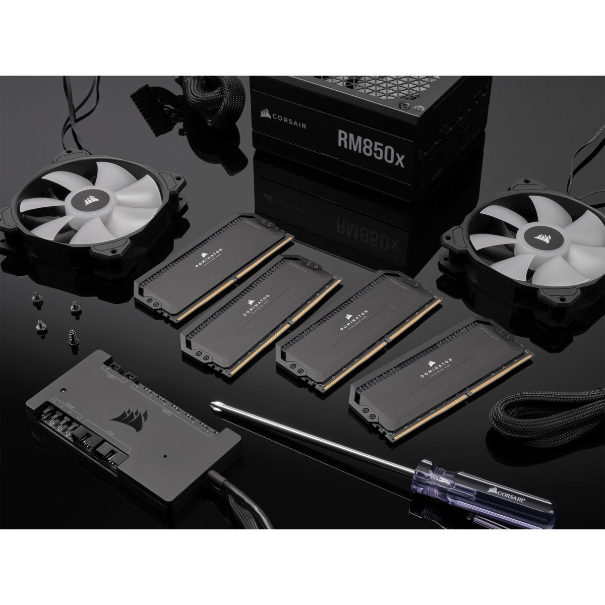 EAN 0840006664956 - Corsair Dominator CMT64GX5M2B6600C32 módulo de memoria 64 GB 2 x 32 GB DDR5 288-pin DIMM imagen 4