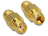 EAN 4043619884780 - DeLOCK 88478 cambiador de género para cable SMA Oro imagen 2